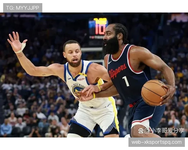 库里三分效率拉开与哈登差距，关键时刻得分能力显著提升